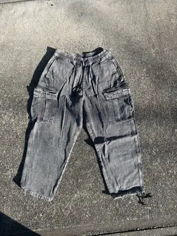 그레이 데미지 가공 카고 팬츠