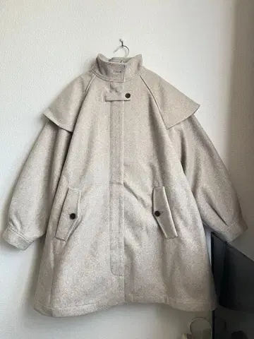 베이지 케이프 코트 FREAK'S STORE