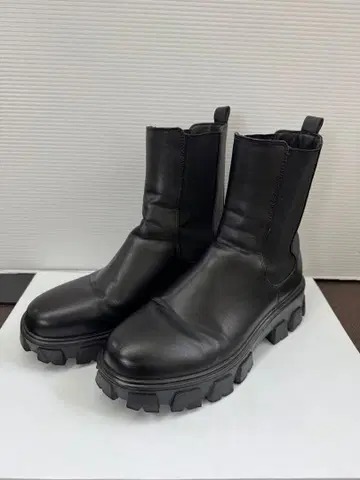 통굽 트랙 밑창 레이스업 부츠 26cm