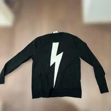 닐바렛 얇은 소재 스웨터