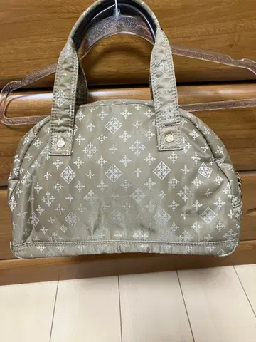 러셋 베이지 계열 모노그램 핸드백 russet