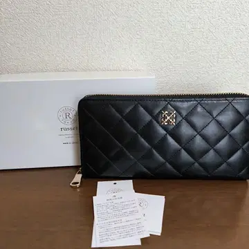 러셋 블랙 컬러 소가죽 퀼팅 라운드 지퍼 장지갑