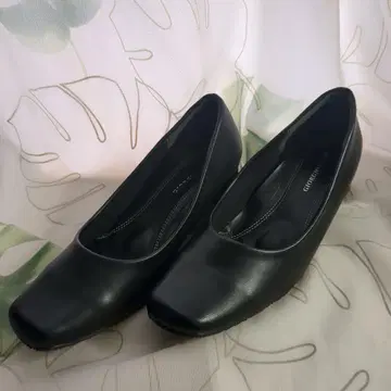 GiorGio Rossi 블랙 펌프스 24cm EEE