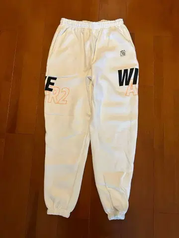 초레어 Wind and sea fr2 콜라보 맨투맨 화이트