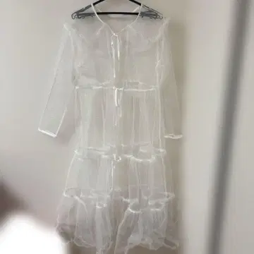 쿠틸과 레트로 빅 옷깃 튤 티어드 원피스