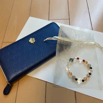 수정원 네이비 엠보싱 가공 장지갑 & 팔찌