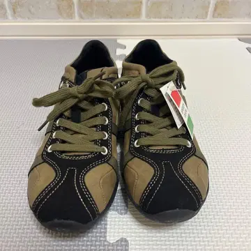 [ 미사용 새상품 ] SPEEDY DUCK 23.5cm 여성용 스니커즈