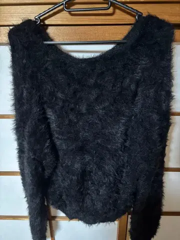 Rady 퍼 소재 블랙 긴팔 니트