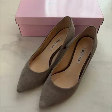 DIANA 그레이 스웨이드 하이힐