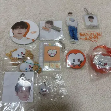 TREASURE 준규 캡슐 토이 아크릴 스탠드 캔뱃지 얼굴 아크릴 키링