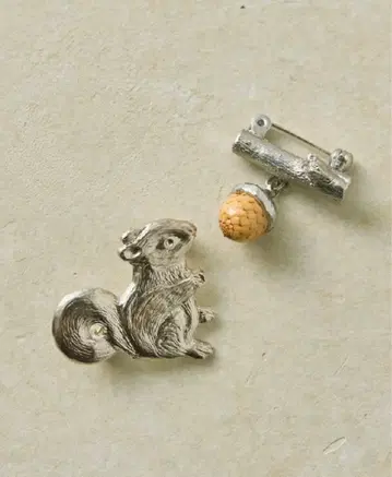 [ 새상품 ] 이아파피요네 다람쥐와 동동이 브로치 2세트 실버