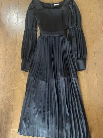 최종 가격! 리젝시 롱 플리츠 원피스 블랙