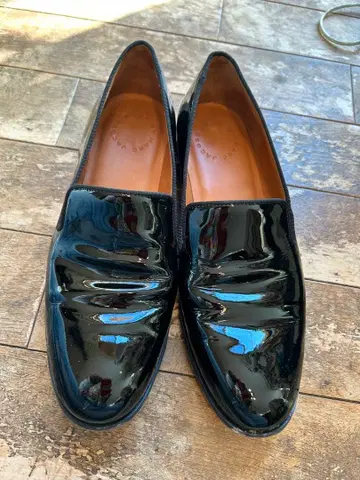 블랙 에나멜 로퍼