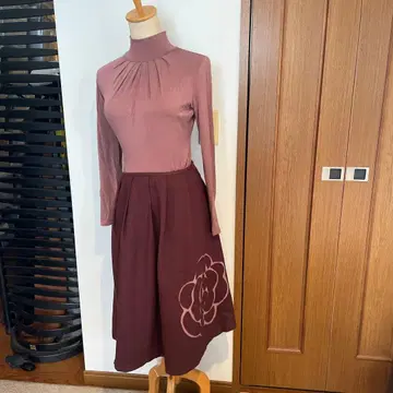 호코모모라 압축 울 로즈 커팅 플레어 스커트 와인 레드 40