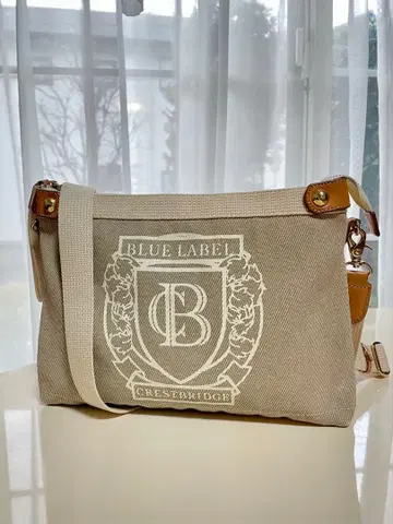 Crestbridge Blue Label 숄더백 베이지