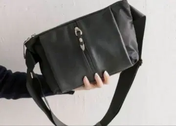 [ 하자품 ] ear papillonner BURLAP 숄더백 블랙