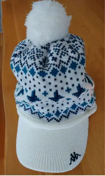 카파 폼폼 포함 니트 캡