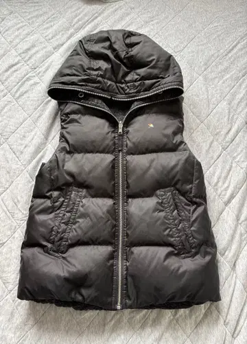 아놀드파마 리버서블 후드 부착 블랙 다운 베스트