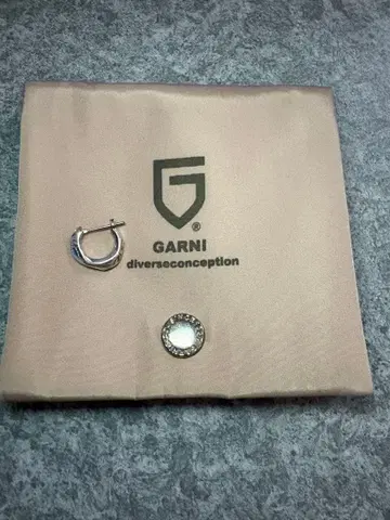 GARNI 실버 후프 귀걸이 왼쪽 귀용