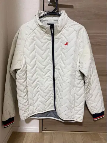 화이트 퀼팅 다운 자켓