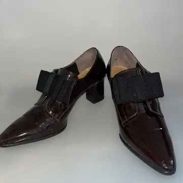 스트로베리 필드 에나멜 리본 포함 하이힐