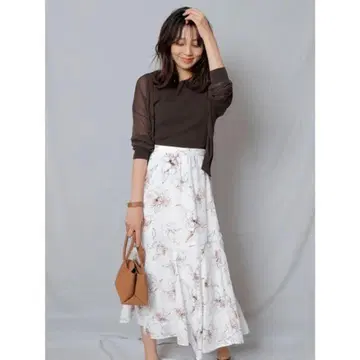 세탁 가능한 라인 플라워 드레이프 에어리 스커트