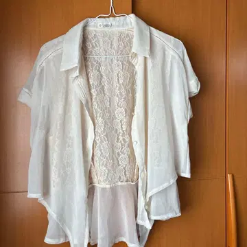 액시즈 화이트 쉬폰 셔츠 레이스 이너 포함