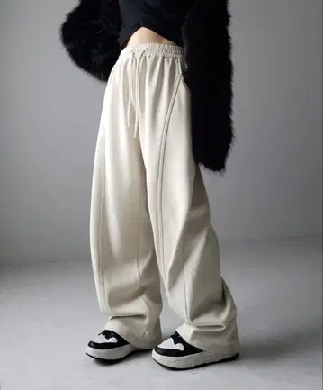 [ 속기모 ] 커브라인 사이드 턱 와이드 스웨트 팬츠