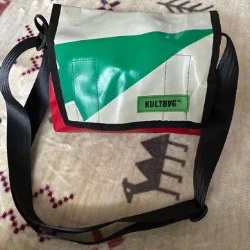 KULTBAG 메신저 백 그린/레드
