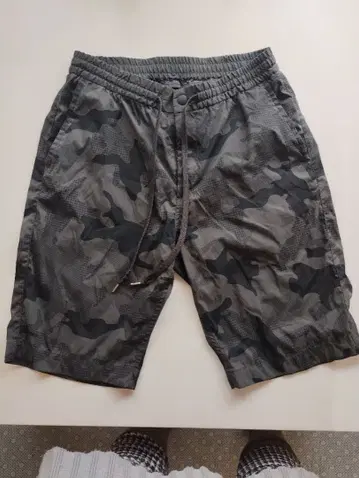 BEAMS HEART 카모 패턴 숏팬츠