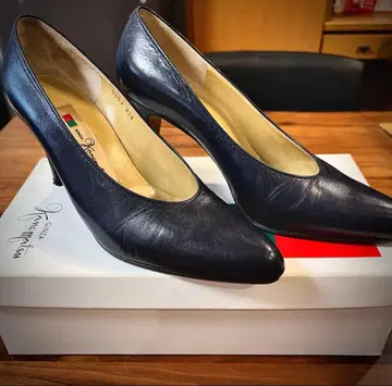 [ 새상품급 ] 긴자 카네마츠 네이비 가죽 하이힐 스틸레토