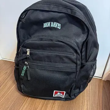 REN DAVIS 블랙 백팩