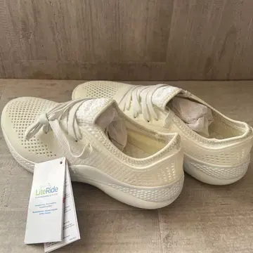 Crocs 라이트라이드 화이트 스니커즈 W8