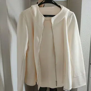 아이보리 후드 부착 자켓