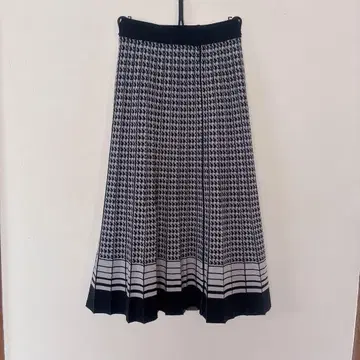 롱 플리츠풍 스커트 블랙 화이트