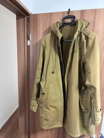 quadro 쿠아드로 카키 후드 부착 모즈 코트