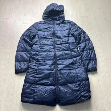 유니클로 울트라 라이트 다운 후디드 코트 L 네이비 보라색