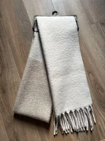 유니클로 수플레얀 챤키 스톨 라이트 그레이 머플러