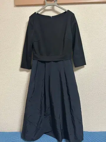 KUMIKYOKU 블랙 긴팔 무릎 기장 원피스