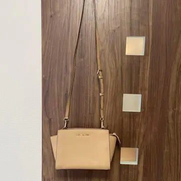MICHAEL KORS 베이지 숄더백