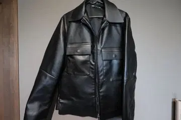 ZARA 블랙 가죽 자켓 s
