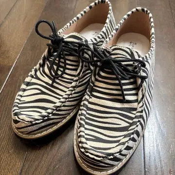 셰이크 인 클로크 제브라 패턴 신발 23cm Shake In Cloak