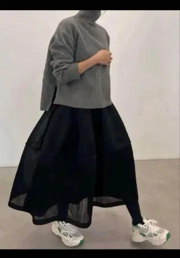 Lig. sheer volume skirt