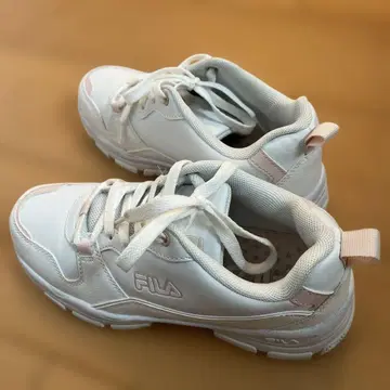 FILA 화이트 스니커즈