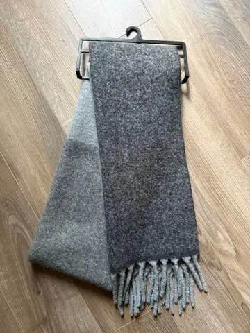 유니클로 수플레얀  그레이 머플러