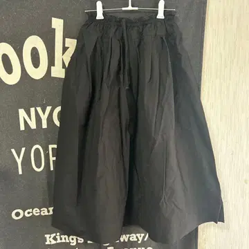 TIGRE BROCANTE 블랙 플레어 스커트 무릎 기장