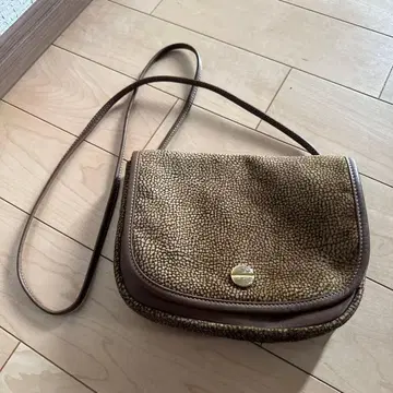 브라운 계열 가죽풍 숄더백 볼보네제 숄더백