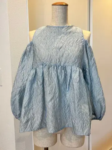 whim gazette 랜덤 자카드 퍼프 블라우스