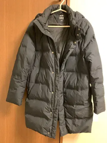 유니클로 다운 코트 남성용 M 네이비 컬러