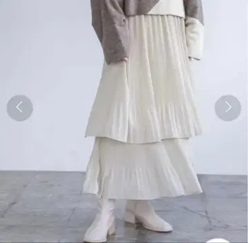 아파트 바이 로리즈 롱 플리츠 스커트